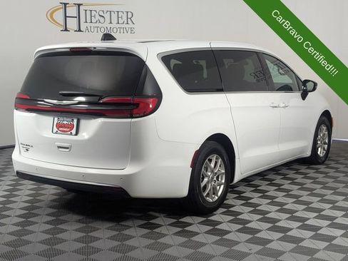 Used 2025 Chrysler Pacifica Select FWD image 7