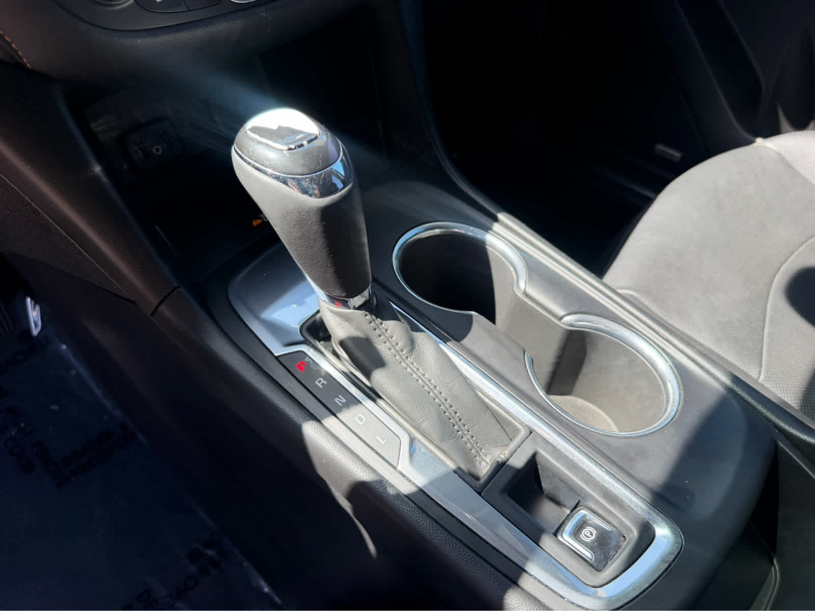 Used 2018 Chevrolet Equinox Premier FWD image 28