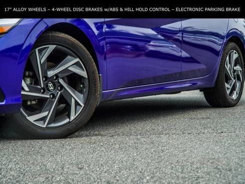 Certified 2025 Hyundai Elantra SEL FWD image 3