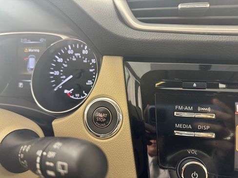 Used 2014 Nissan Rogue SV w/ SV Moonroof Package image 20