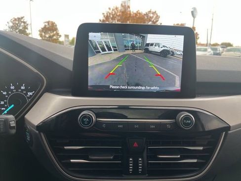 Certified 2022 Ford Escape SE w/ SE Sport Appearance Package image 25