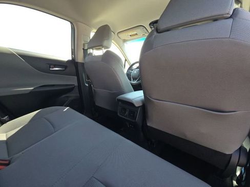 Used 2022 Toyota Venza LE image 14