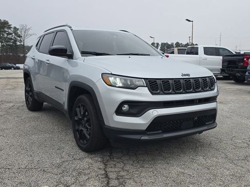 Used 2025 Jeep Compass Latitude w/ Altitude Special Edition image 7
