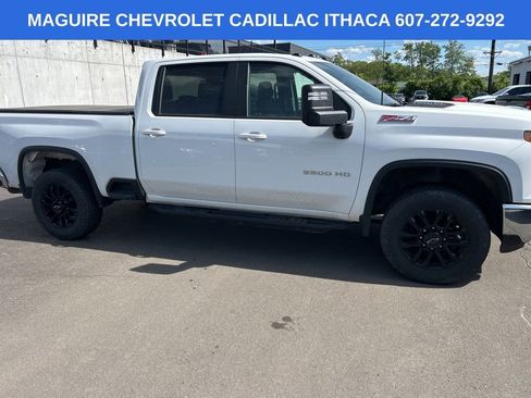 Used 2025 Chevrolet Silverado 2500 LT AWD/4WD image 3