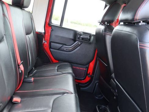 Used 2018 Jeep Wrangler Unlimited Rubicon AWD/4WD image 15