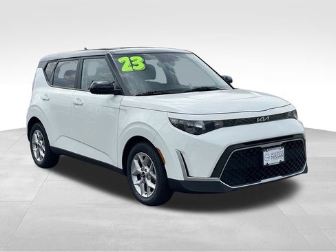 Used 2023 Kia Soul S FWD image 3