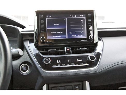 Used 2022 Toyota Corolla Cross LE w/ Moonroof Package FWD image 30