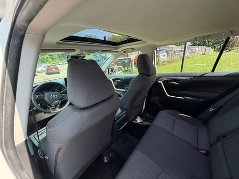 Used 2019 Toyota RAV4 XLE w/ Convenience Package AWD/4WD image 18