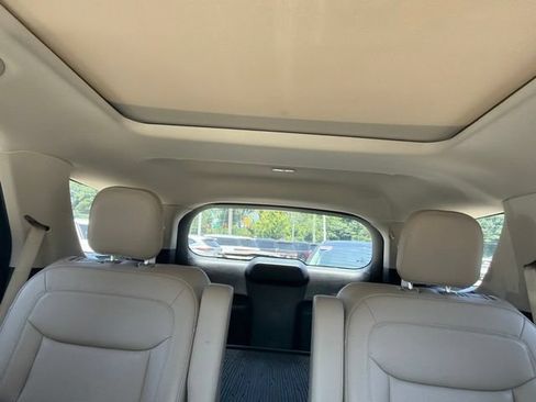 Used 2021 Ford Explorer XLT w/ Equipment Group 202A RWD image 12