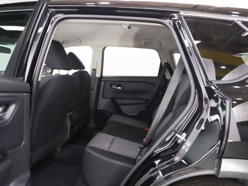 Used 2025 Nissan Rogue SV image 18