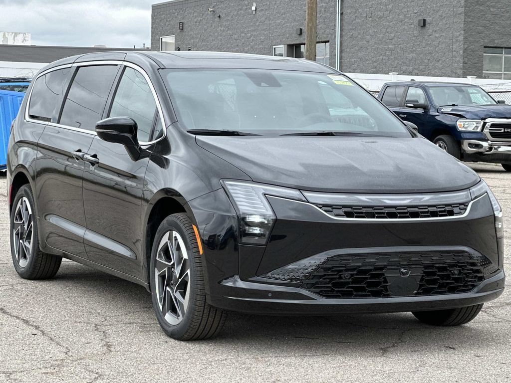 New 2027 Chrysler Pacifica Limited AWD/4WD image 1