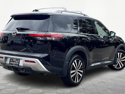 Used 2024 Nissan Pathfinder Platinum image 12