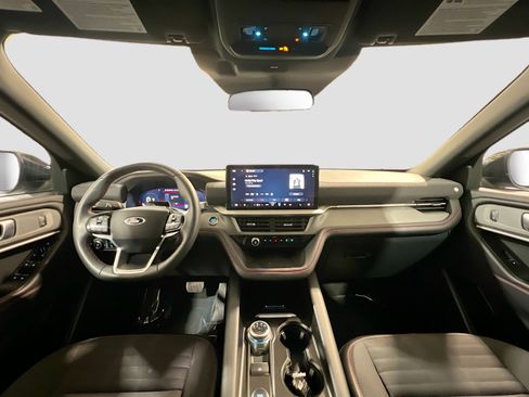 Used 2025 Ford Explorer ST-Line RWD image 16