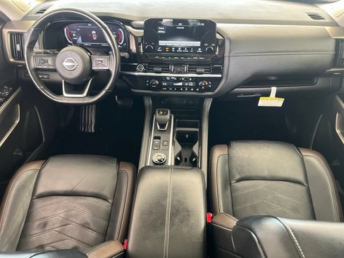 Certified 2024 Nissan Pathfinder Platinum AWD/4WD image 21