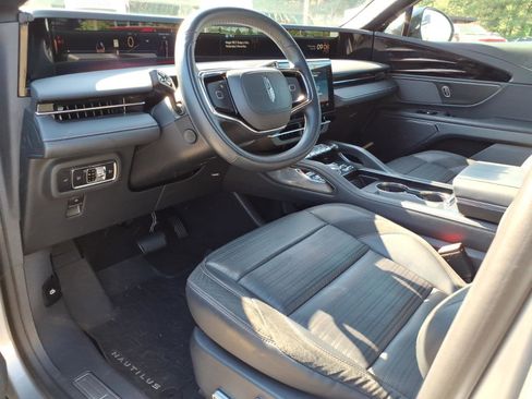Used 2024 Lincoln Nautilus Reserve w/ Jet Appearance Package (87T) AWD/4WD image 13