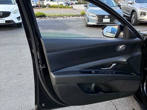 Used 2024 Hyundai Elantra SE image 41