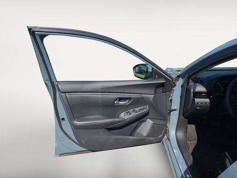 Used 2025 Nissan Sentra SV FWD image 22