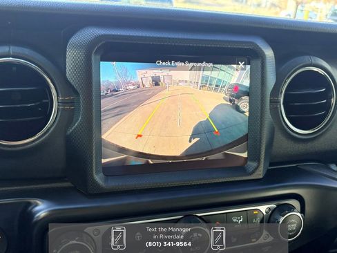 Used 2022 Jeep Wrangler Unlimited Sahara image 25