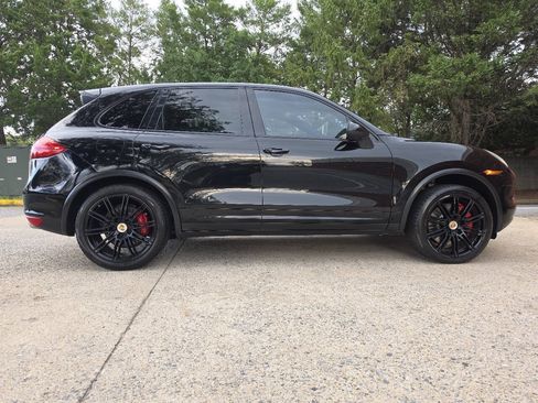 Used 2011 Porsche Cayenne Turbo AWD/4WD image 52