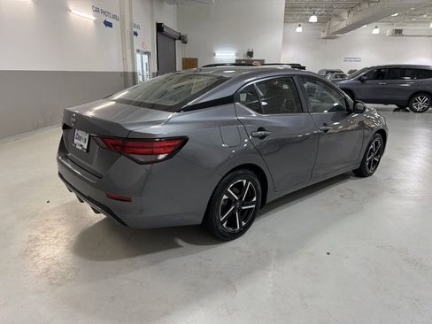 Used 2025 Nissan Sentra SV FWD image 9
