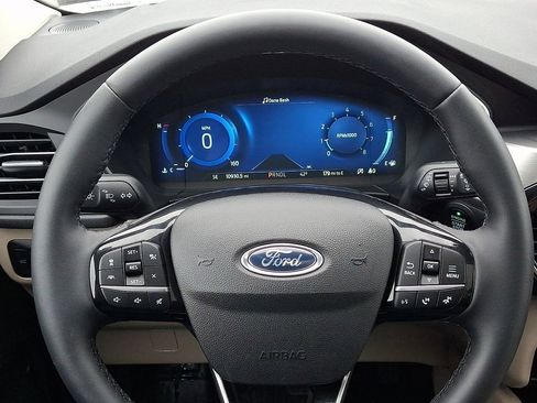 Used 2022 Ford Escape Titanium w/ Class II Trailer Tow Package image 21