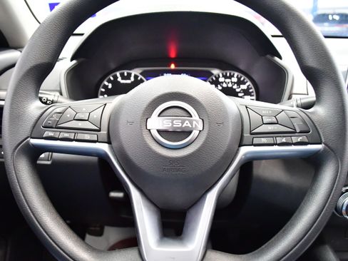 Used 2025 Nissan Altima 2.5 SV FWD image 18
