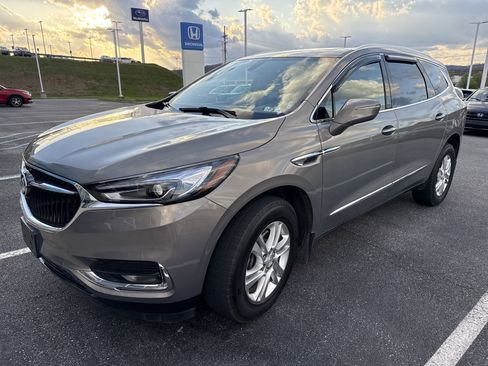 Used 2018 Buick Enclave Essence image 1