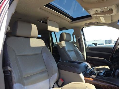 Used 2017 Chevrolet Suburban Premier AWD/4WD image 19
