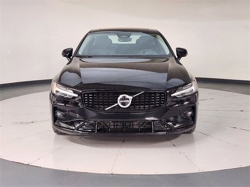 Used 2024 Volvo S60 B5 Core image 9