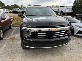 Used 2025 Chevrolet Suburban LT w/ Comfort Package RWD video 2