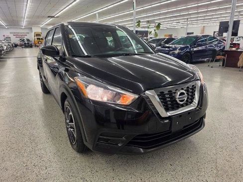 Used 2020 Nissan Kicks S FWD image 3