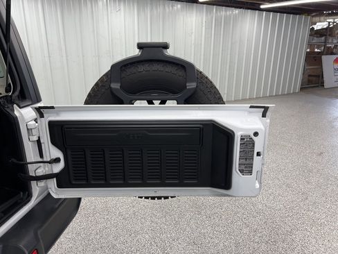 Used 2024 Jeep Wrangler Unlimited Rubicon image 10