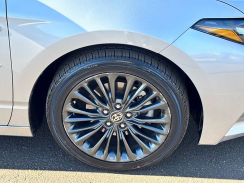 Used 2021 Toyota Avalon XSE image 11