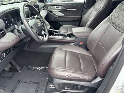Used 2025 Ford Explorer Platinum w/ LUX Leather Package AWD/4WD image 13