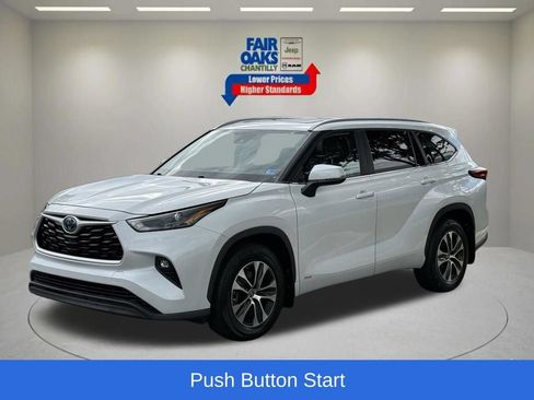 Used 2023 Toyota Highlander XLE AWD/4WD image 5
