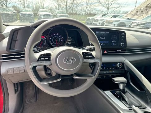 Used 2021 Hyundai Elantra SEL image 11