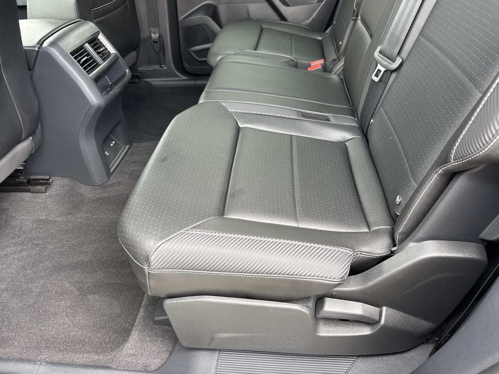 Used 2022 Volkswagen Atlas Cross Sport SE FWD image 15