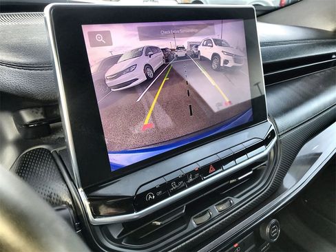 Used 2022 Jeep Compass Altitude image 17