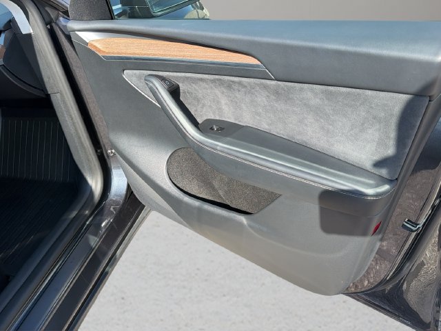 Used 2025 Tesla Model Y Long Range RWD image 10