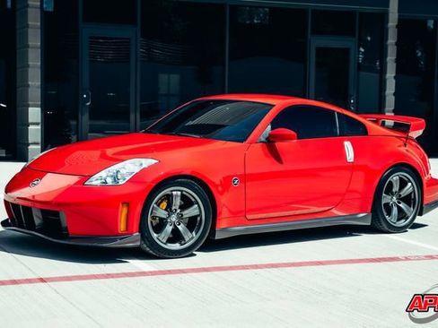 Used 2008 Nissan 350Z NISMO RWD image 4
