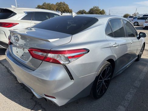 Used 2020 Toyota Camry image 5