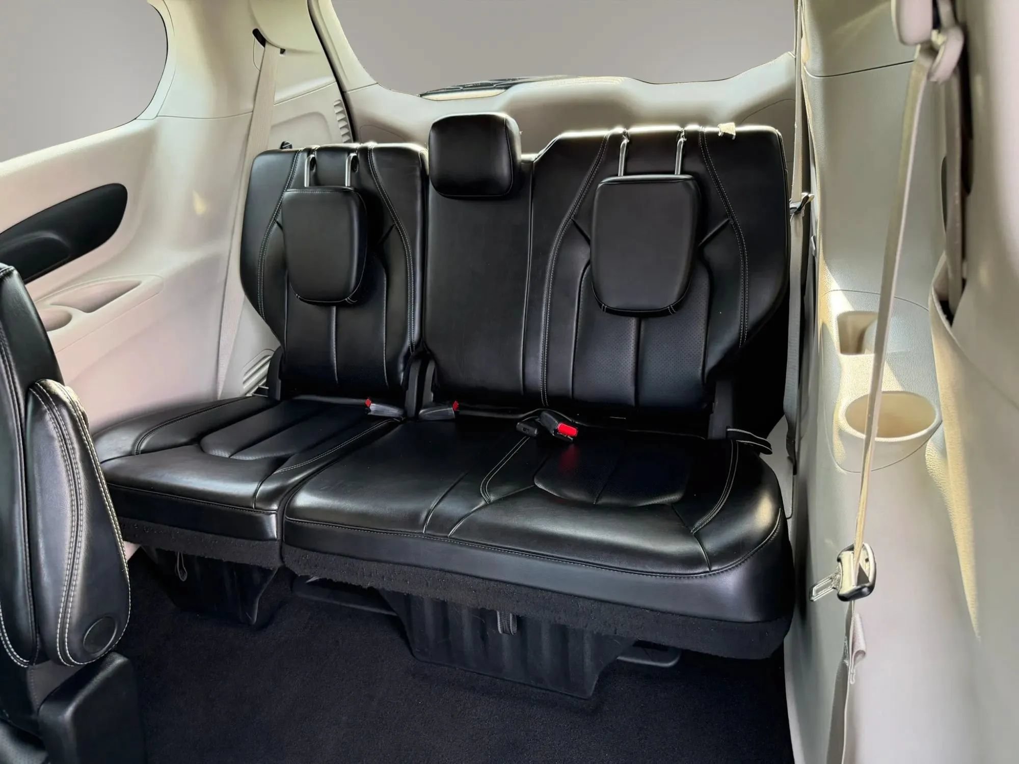 Used 2023 Chrysler Pacifica Touring-L FWD image 38