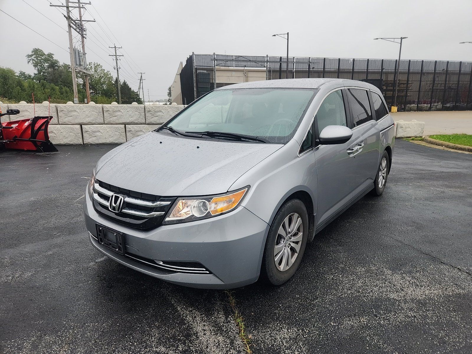 Used 2016 Honda Odyssey SE image 2