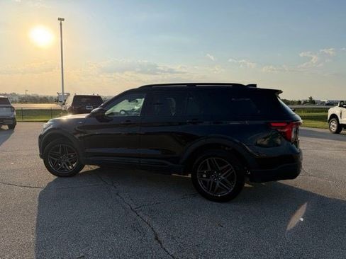 Used 2025 Ford Explorer ST-Line w/ ST-Line Street Pack AWD/4WD image 10