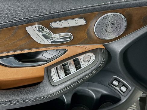 Used 2019 Mercedes-Benz GLC 350e 4MATIC image 15