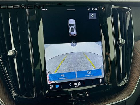 Used 2023 Volvo XC60 B5 Plus image 19