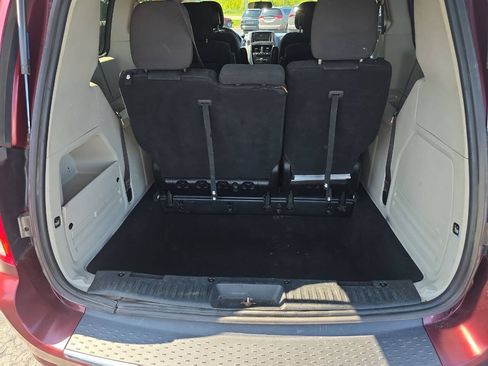 Used 2017 Dodge Grand Caravan Crew FWD image 12