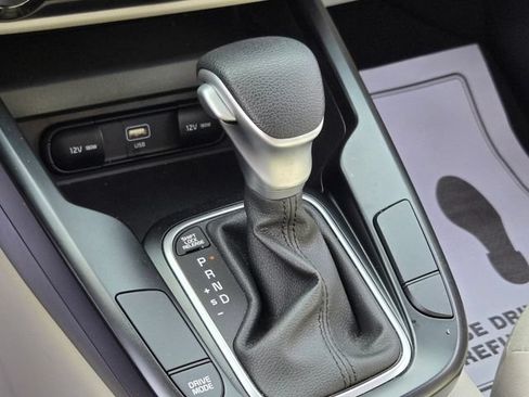 Used 2025 Kia Soul LX w/ LX Technology Package FWD image 27