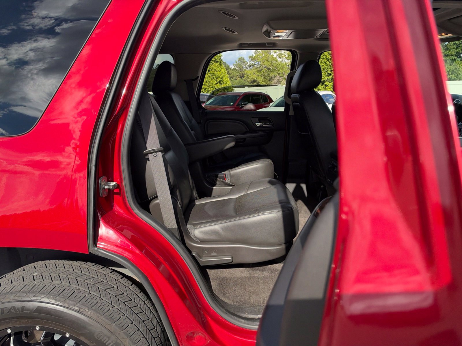 Used 2013 GMC Yukon Denali AWD/4WD image 34