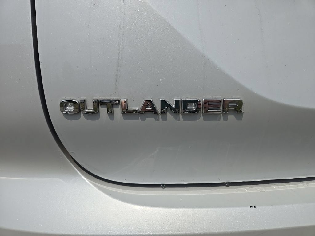 Used 2024 Mitsubishi Outlander SE AWD/4WD image 32